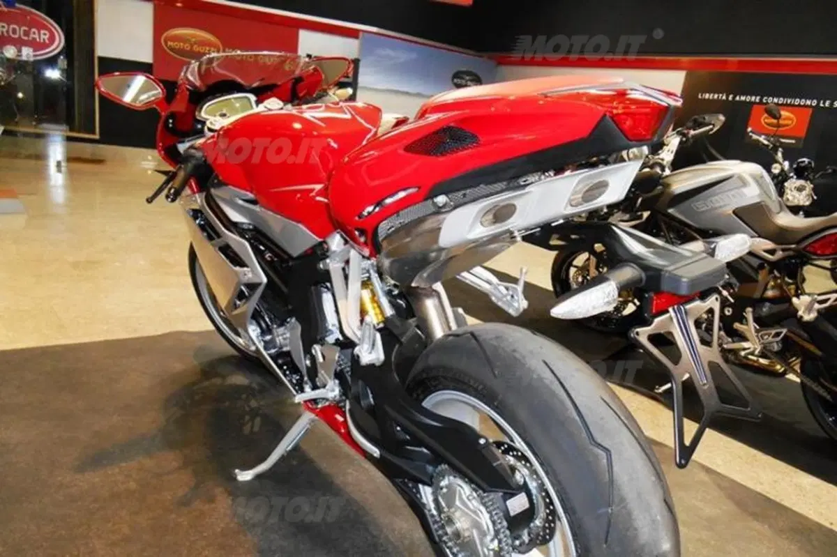 Dotoli aggiunge le MV Agusta nella concessionaria di Napoli (11)
