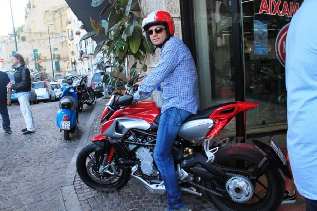 Dotoli aggiunge le MV Agusta nella concessionaria di Napoli (12)