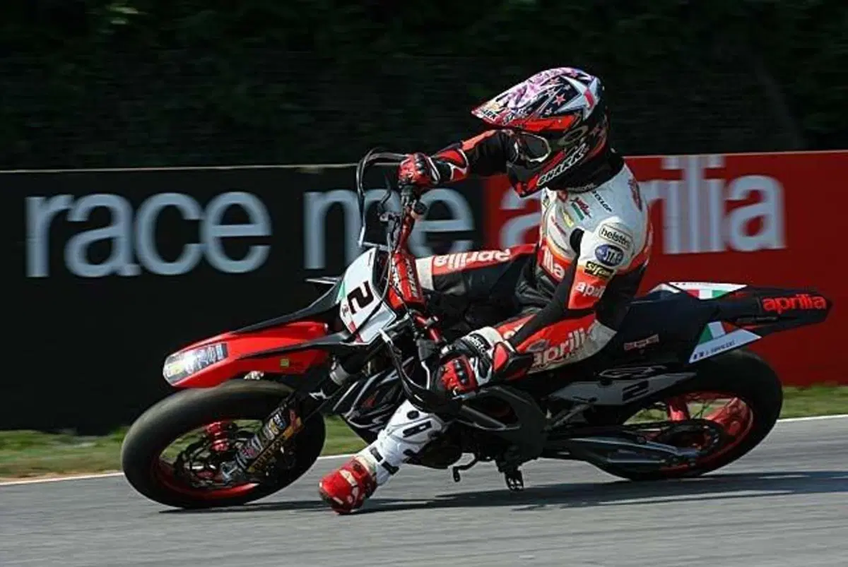 Aprilia: la grande avventura delle RXV bicilindriche Enduro, Supermotard e Cross (3)