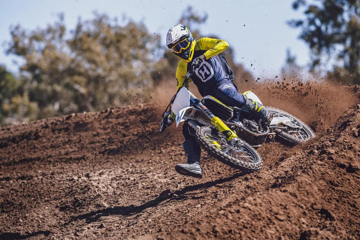 Husqvarna TC e FC: novità importanti per la gamma Cross 2023 (15)