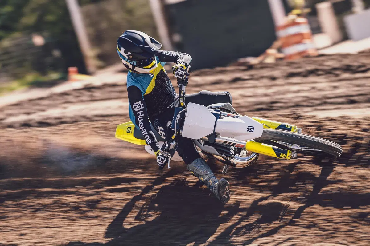 Husqvarna TC e FC: novità importanti per la gamma Cross 2023 (32)