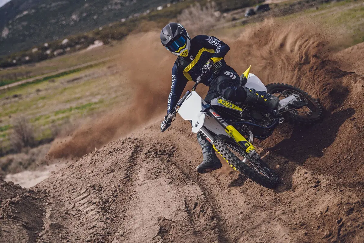 Husqvarna TC e FC: novità importanti per la gamma Cross 2023 (25)