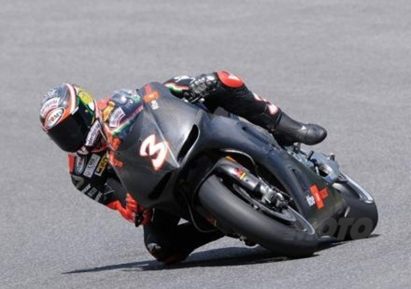 Max Biaggi conclude i test Aprilia MotoGP al Mugello