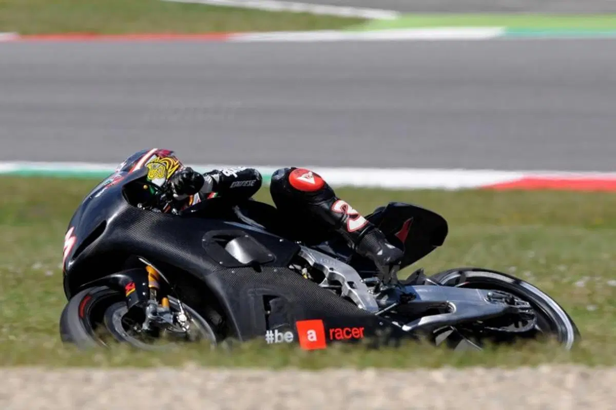 Max Biaggi conclude i test Aprilia MotoGP al Mugello
