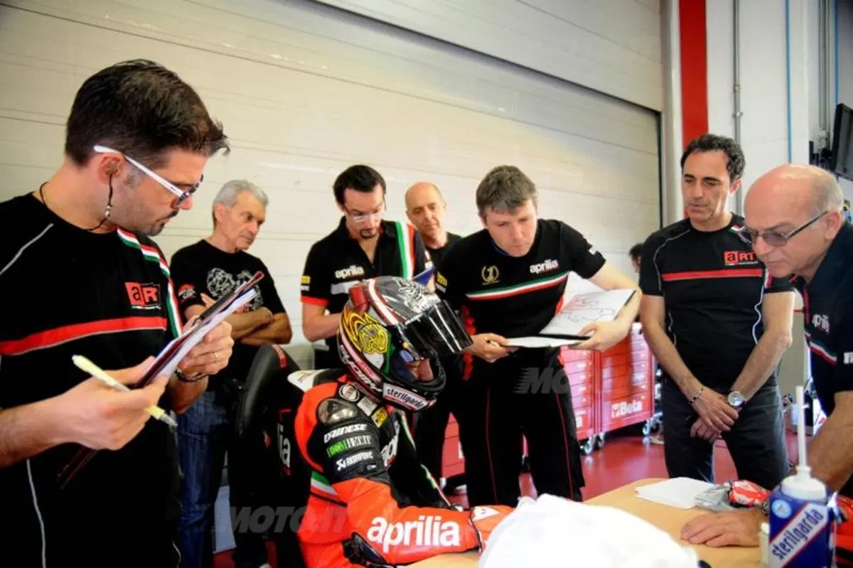 Max Biaggi conclude i test Aprilia MotoGP al Mugello (4)
