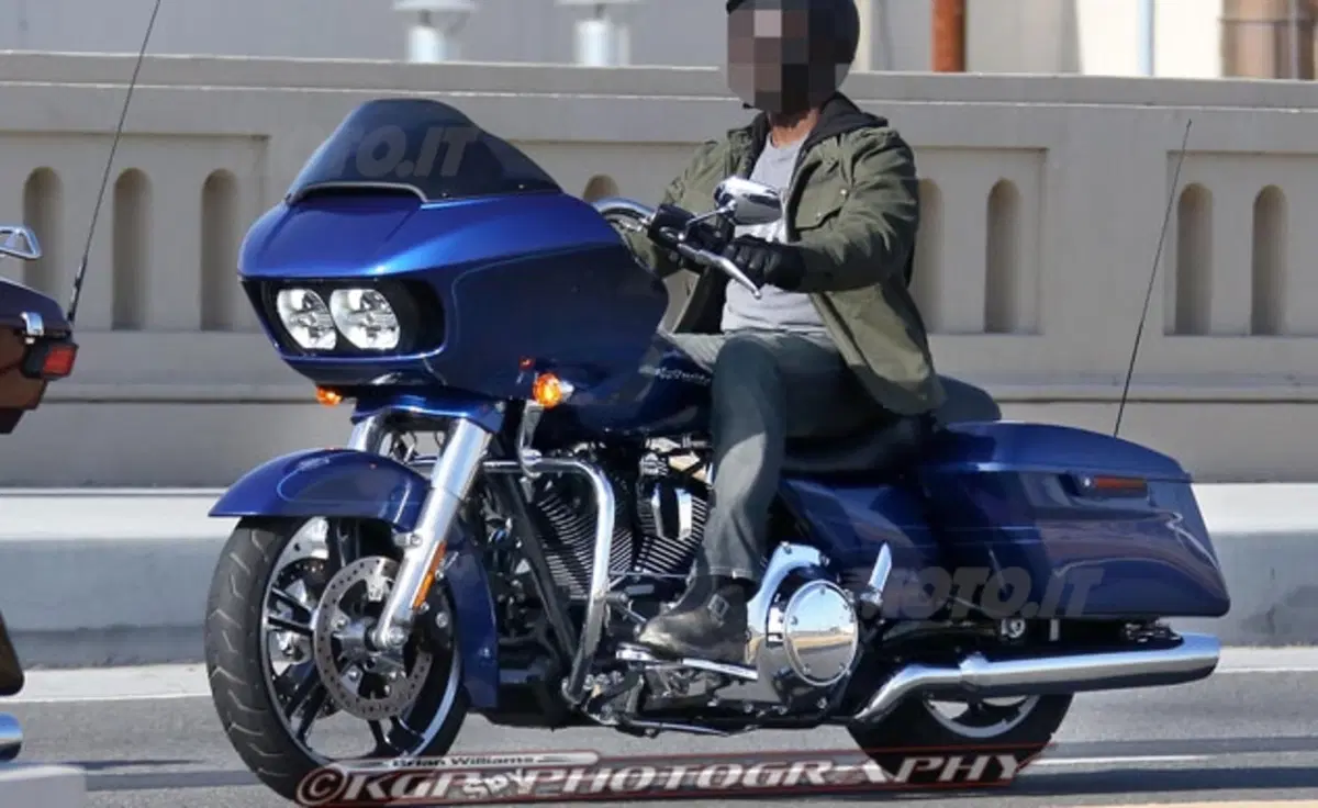Foto spia: Harley-Davidson Road Glide 2015 (2)