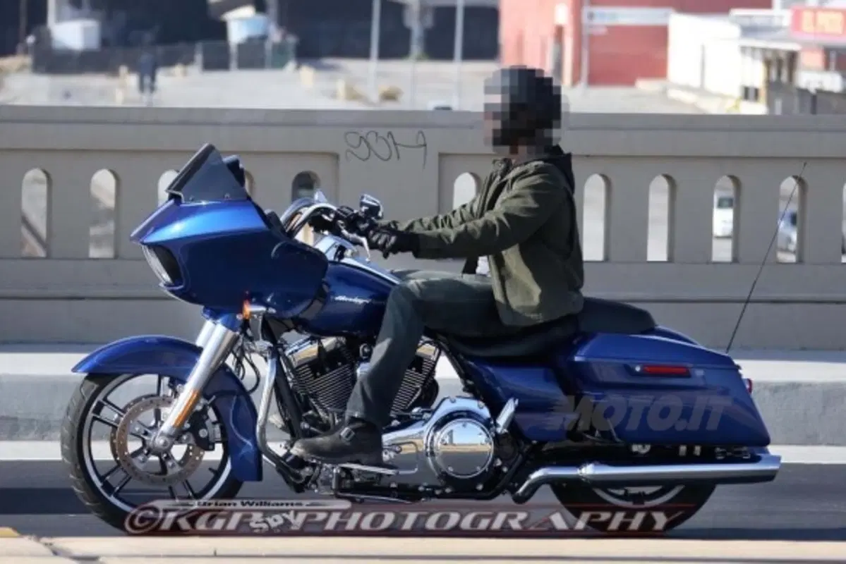 Foto spia: Harley-Davidson Road Glide 2015 (3)