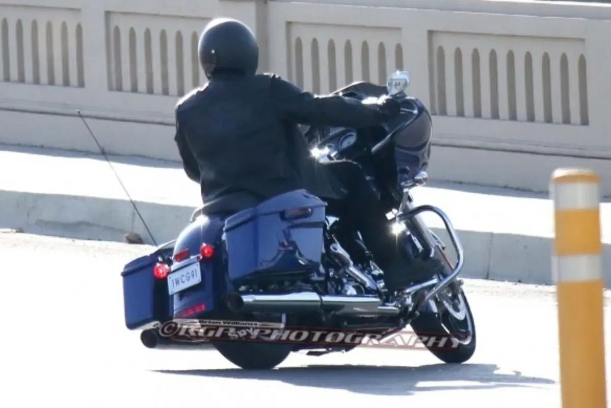Foto spia: Harley-Davidson Road Glide 2015 (5)