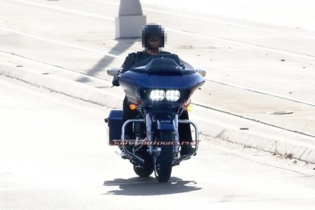 Foto spia: Harley-Davidson Road Glide 2015 (6)