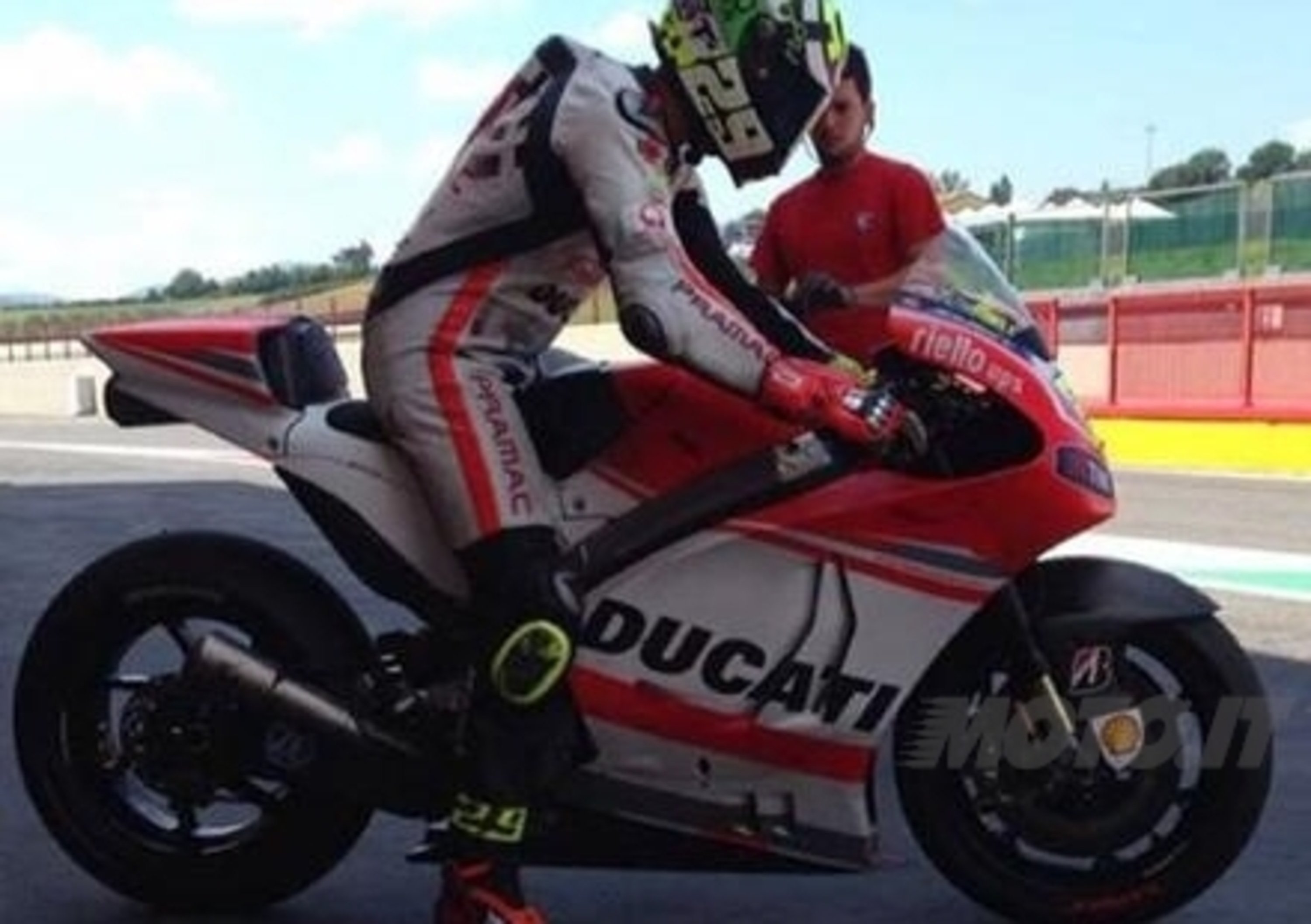 MotoGP. Iannone prova la Ducati ufficiale al Mugello
