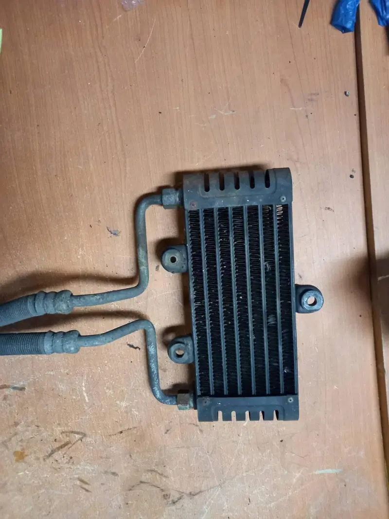 Radiatore olio Kawasaki ZR-7 1999-2004 ,qualche se (2)