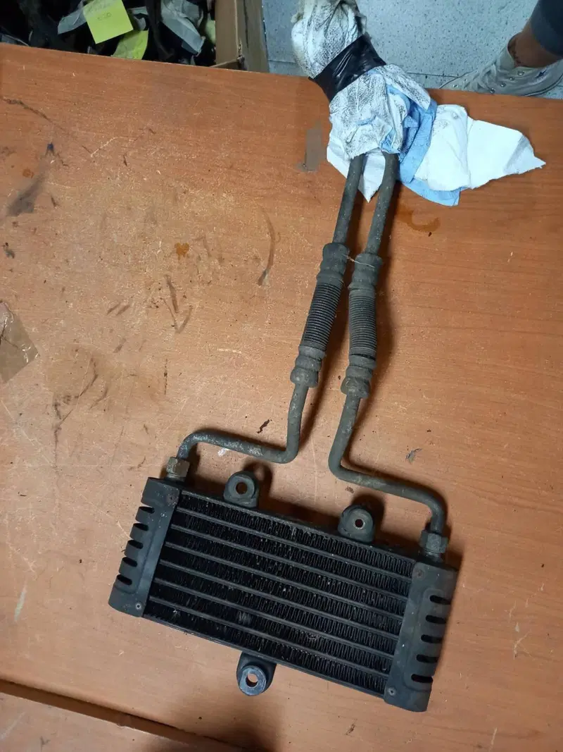 Radiatore olio Kawasaki ZR-7 1999-2004 ,qualche se (3)