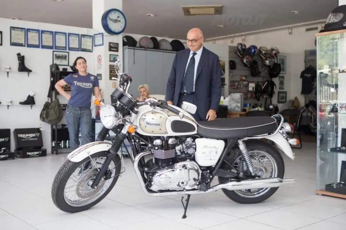 Edizione limitata di 10 esemplari per la Triumph Bonneville firmata Marinella (2)