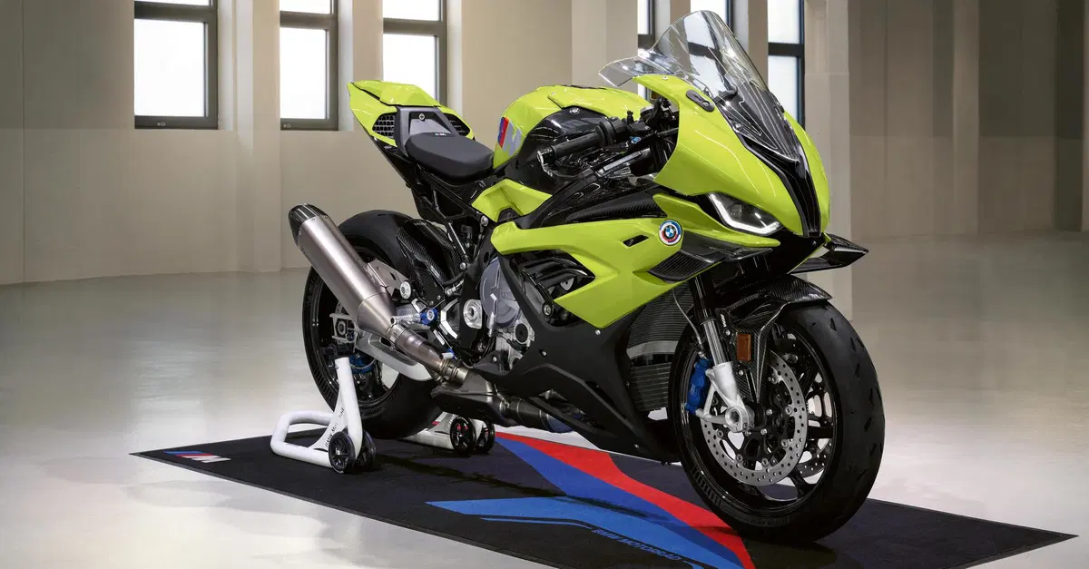 BMW M 1000 RR 50 Years M: un'esclusiva versione speciale per celebrare 50 anni di Motosport