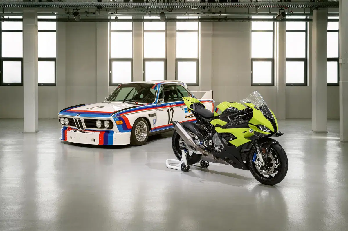 BMW M 1000 RR 50 Years M: un'esclusiva versione speciale per celebrare 50 anni di Motosport (3)
