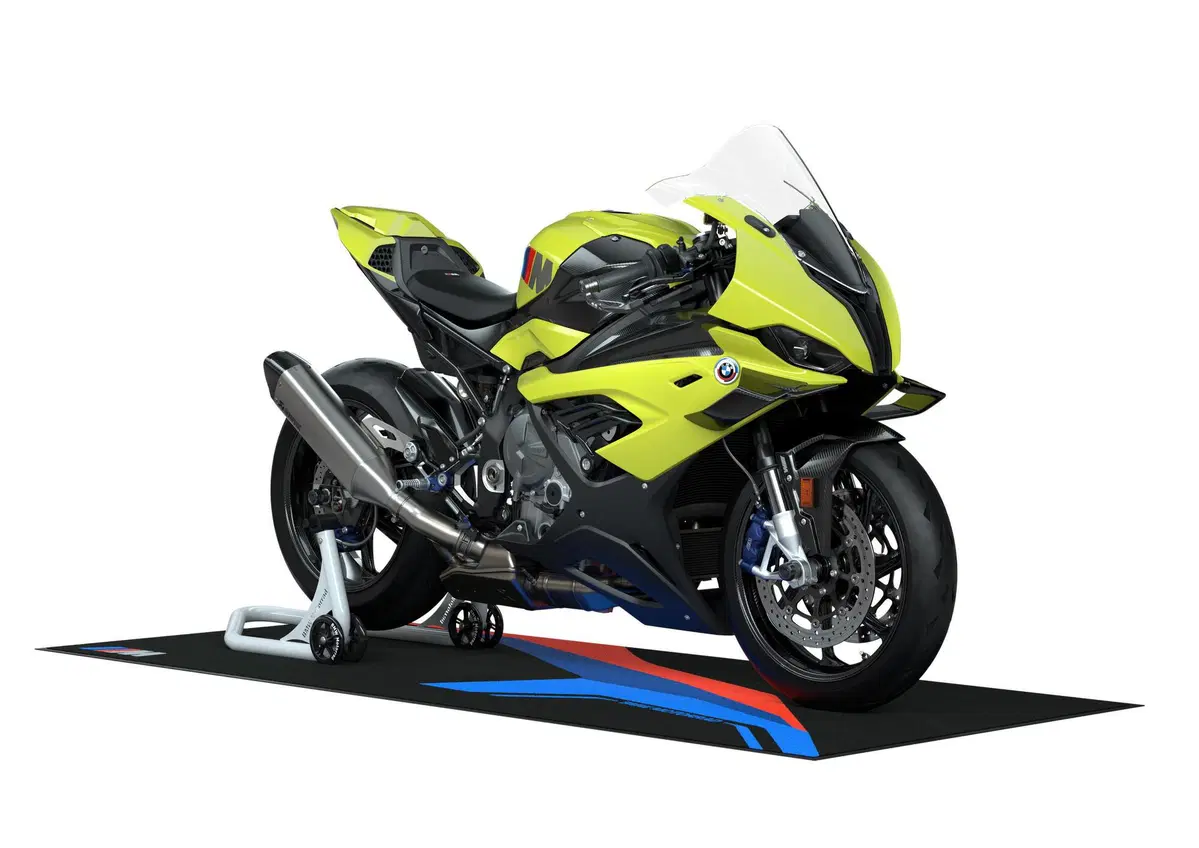 BMW M 1000 RR 50 Years M: un'esclusiva versione speciale per celebrare 50 anni di Motosport (3)