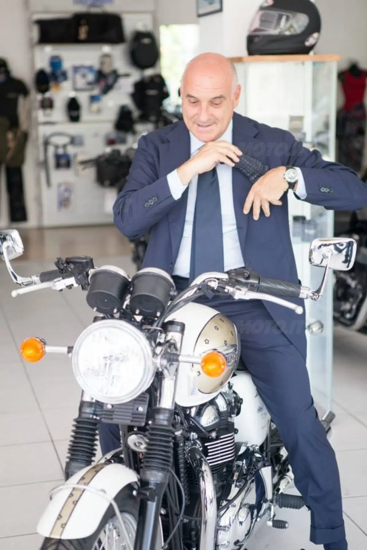 Edizione limitata di 10 esemplari per la Triumph Bonneville firmata Marinella (6)