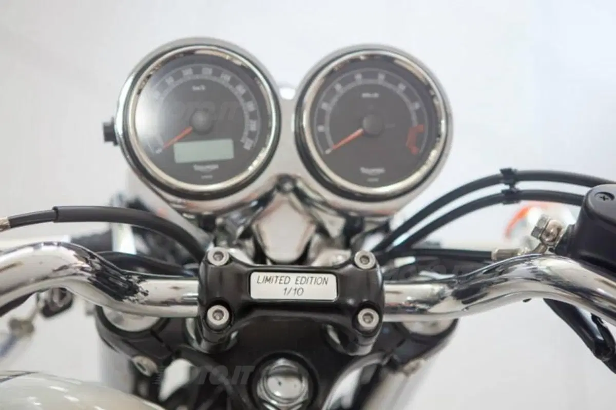 Edizione limitata di 10 esemplari per la Triumph Bonneville firmata Marinella (7)