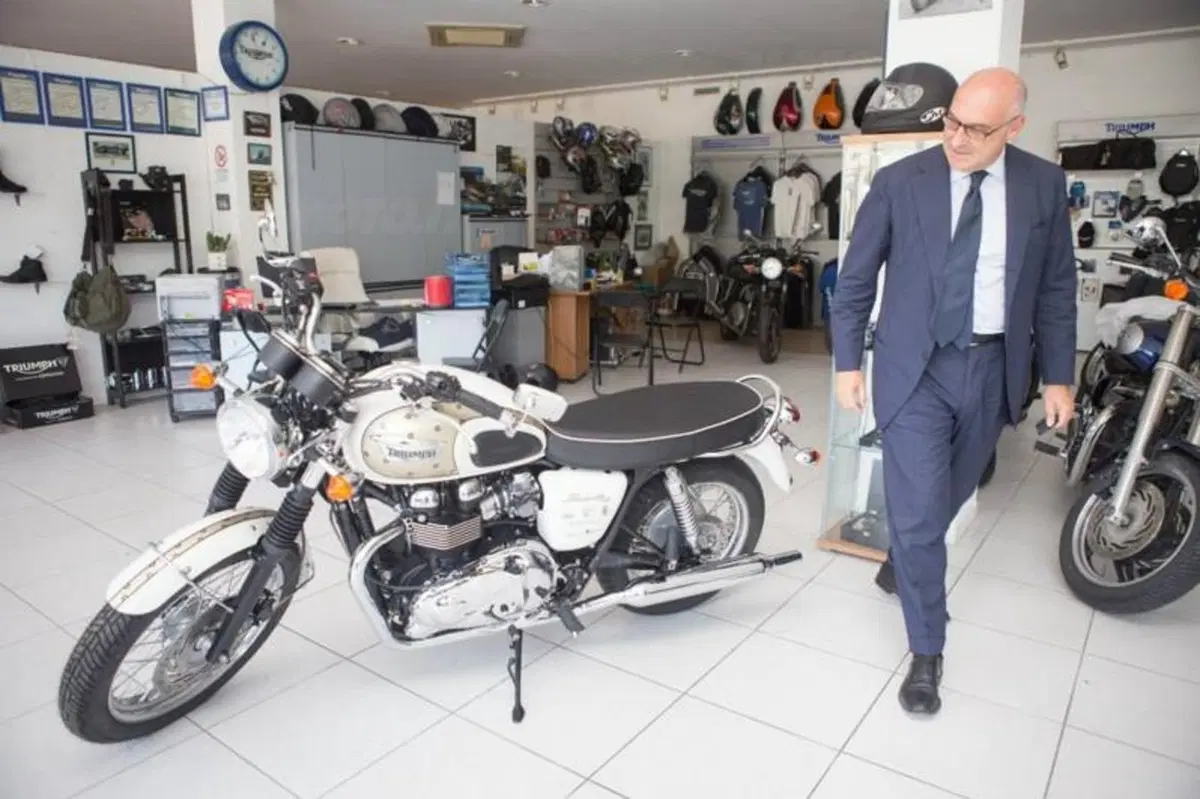 Edizione limitata di 10 esemplari per la Triumph Bonneville firmata Marinella (12)