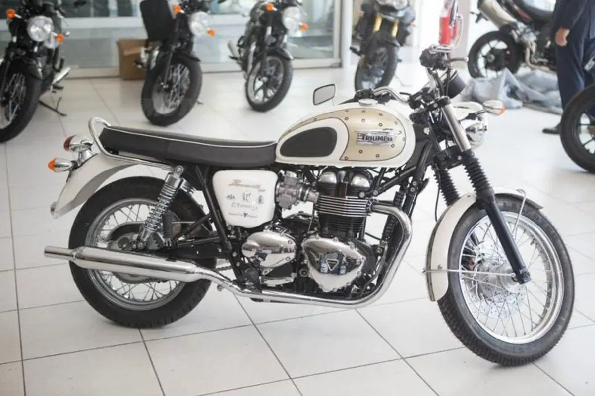 Edizione limitata di 10 esemplari per la Triumph Bonneville firmata Marinella (15)