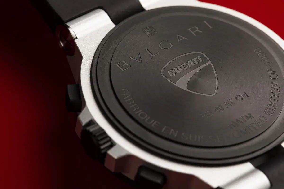 Bulgari x Ducati: una serie limitata di mille pezzi del cronografo Aluminium SE (2)