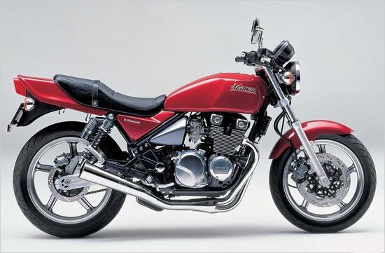 La Kawasaki Zephyr 400 del 1989 con il motore raffreddato ad aria