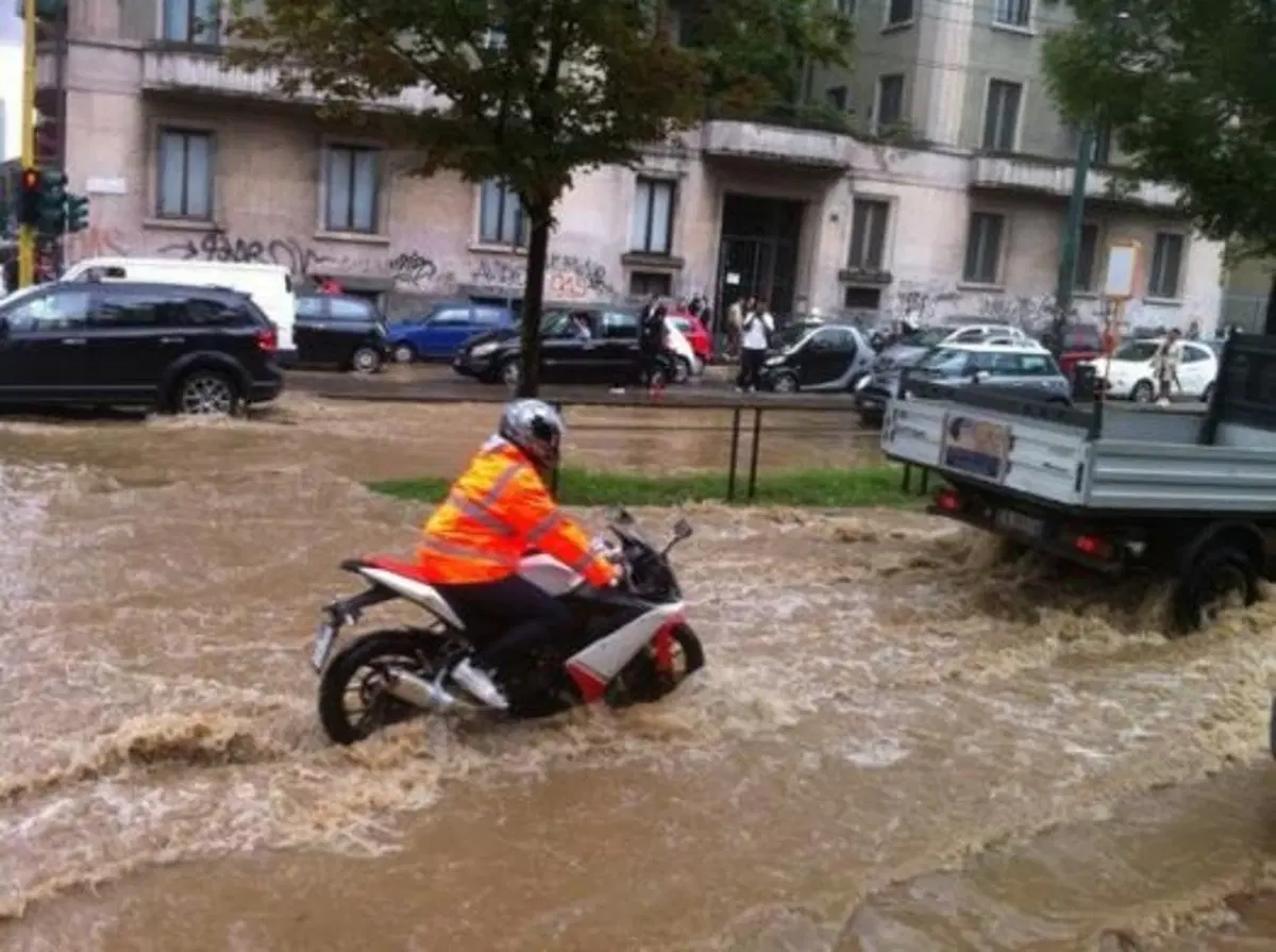 Milano sott'acqua: le foto dei nostri lettori!