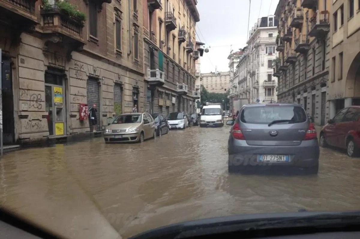 Milano sott'acqua: le foto dei nostri lettori! (6)