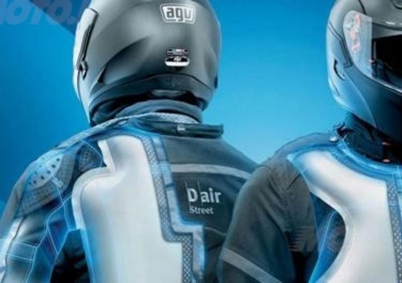 &quot;Mai pi&ugrave; senza l&#039;air bag&quot;. Dainese risponde ai lettori di Moto.it