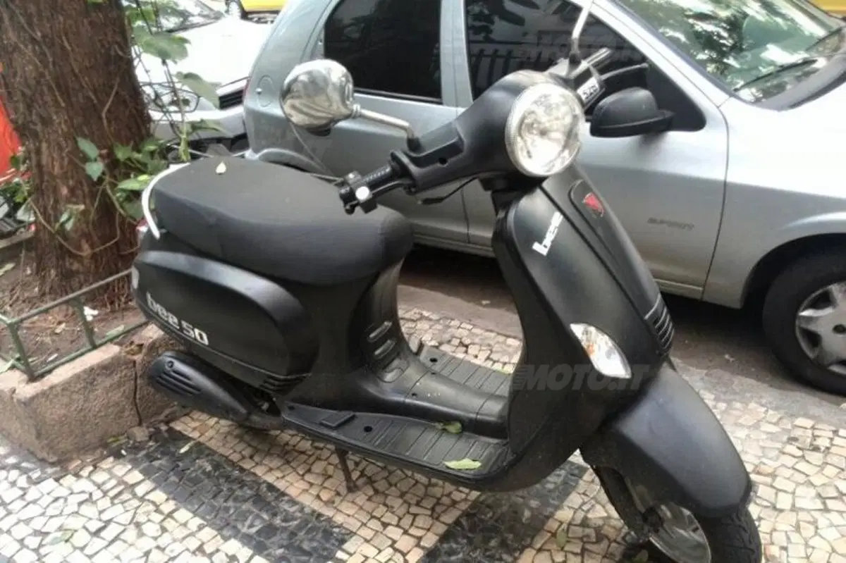 In Brasile la Vespa si chiama Ape (Bee), ma è una copia spudorata