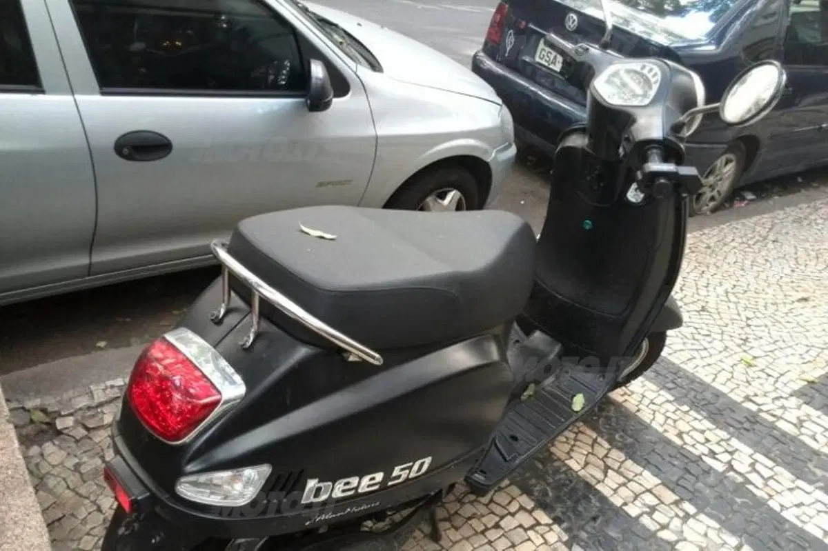 In Brasile la Vespa si chiama Ape (Bee), ma è una copia spudorata (4)