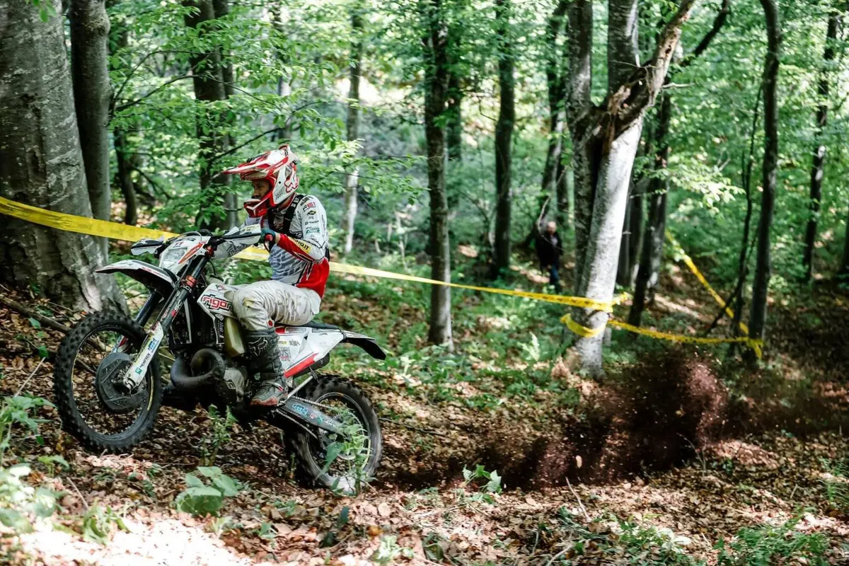 Mondiale Hard Enduro. Xross Serbia, Manuel Lettenbichler (KTM) Torna e Vince (10)