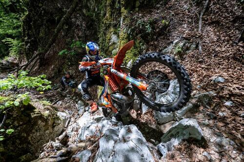 Mondiale Hard Enduro. Xross Serbia, Manuel Lettenbichler (KTM) Torna e Vince