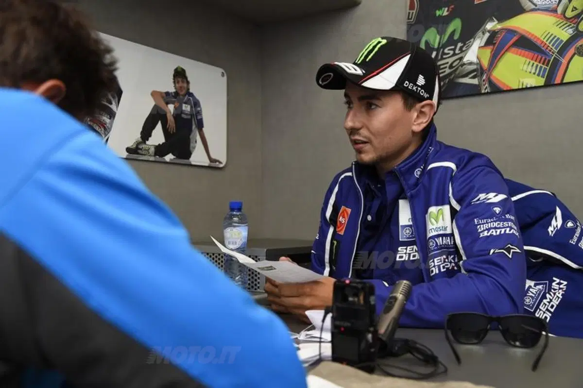 Jorge Lorenzo: "Marquez più coraggioso, Rossi più intelligente" (7)