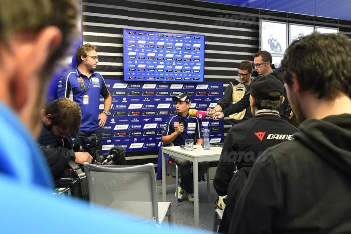 Jorge Lorenzo: "Marquez più coraggioso, Rossi più intelligente" (9)