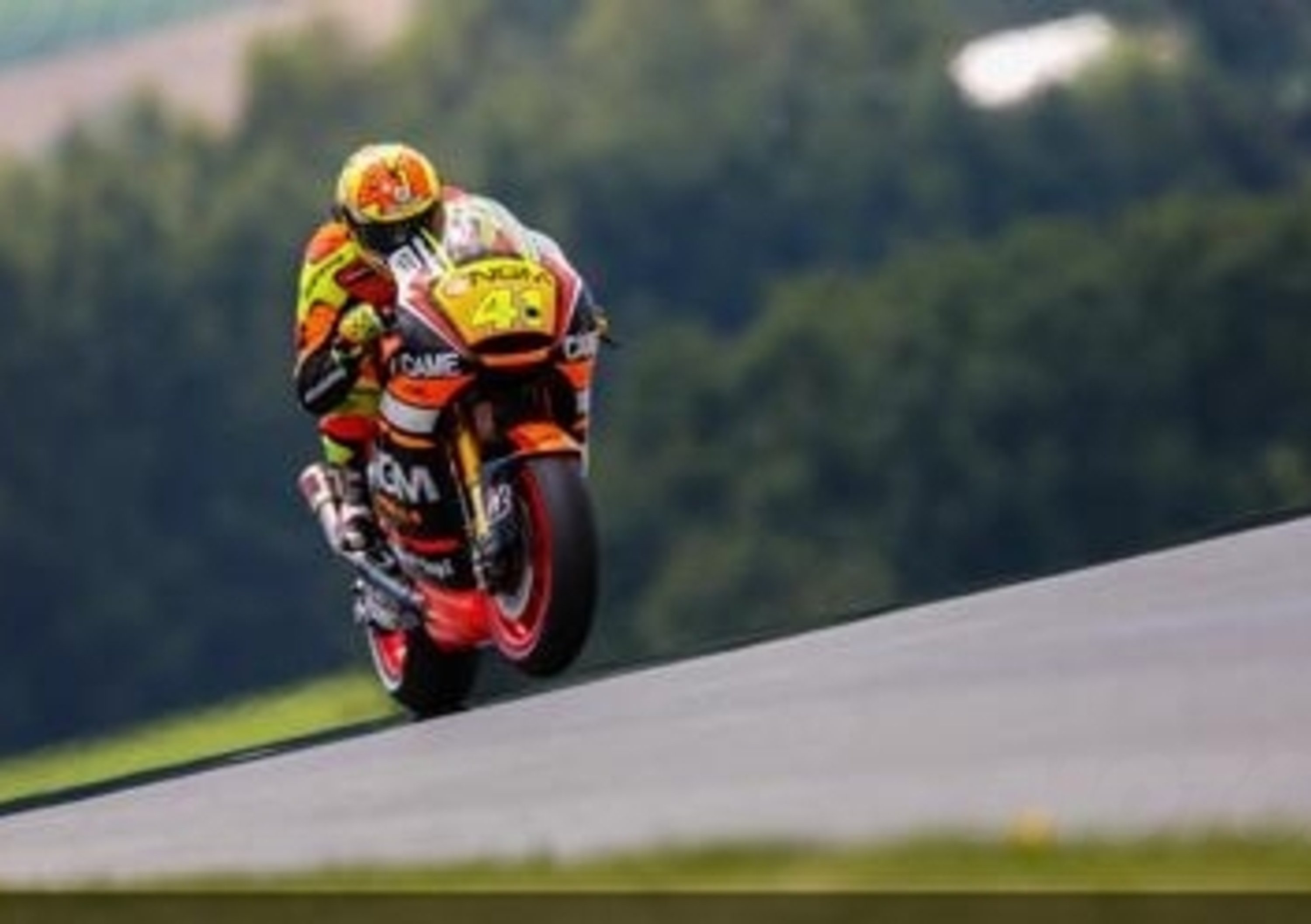 MotoGP. Aleix Espargaro in testa dopo il venerd&igrave; di prove in Germania