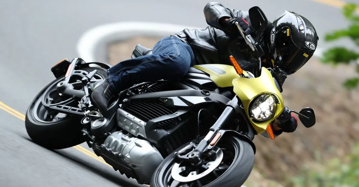 Mercato elettrico UK. Aumentano le piccole "cilindrate", in picchiata le moto