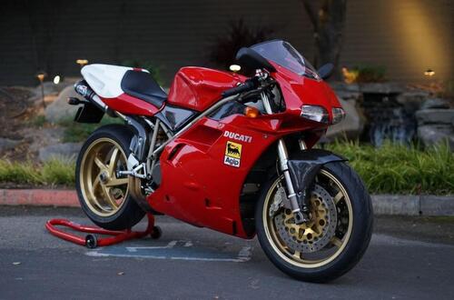 Una bellissima Ducati 916 SPS del 1998 venduta a 30.000 dollari (3)