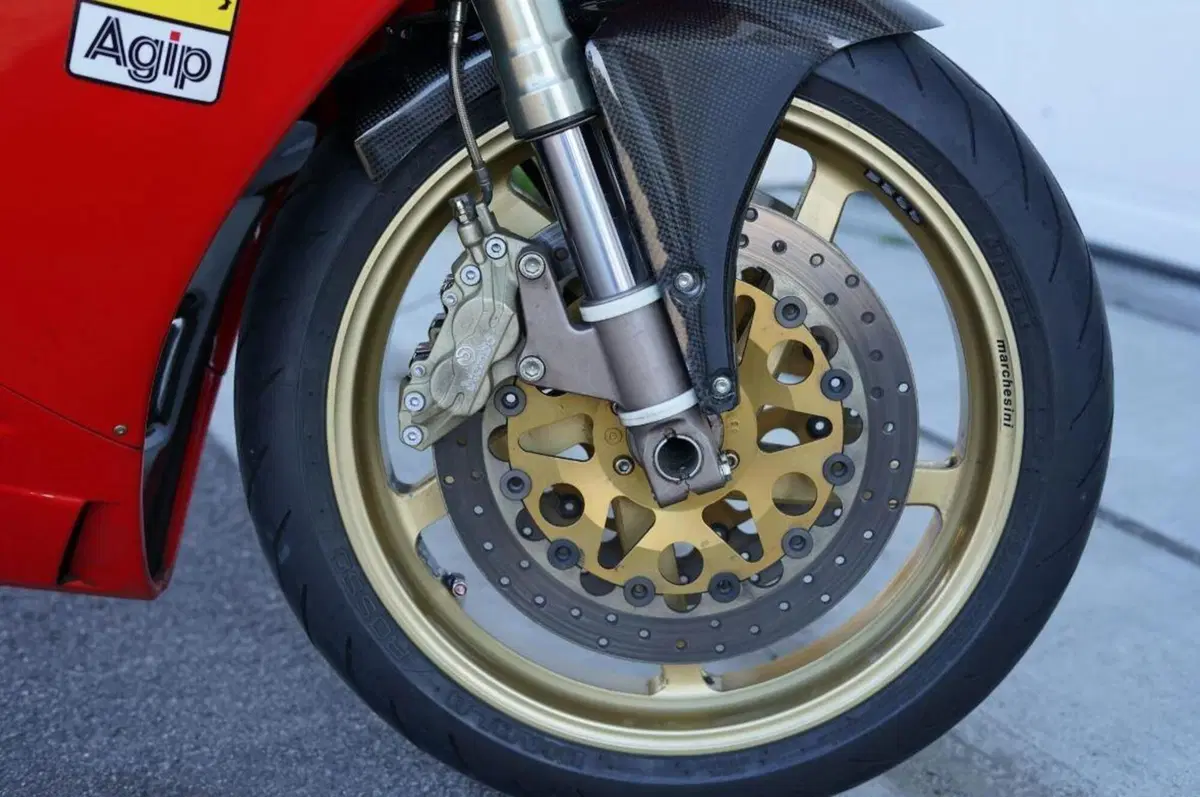Una bellissima Ducati 916 SPS del 1998 venduta a 30.000 dollari (12)