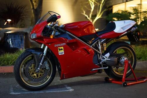 Una bellissima Ducati 916 SPS del 1998 venduta a 30.000 dollari (4)