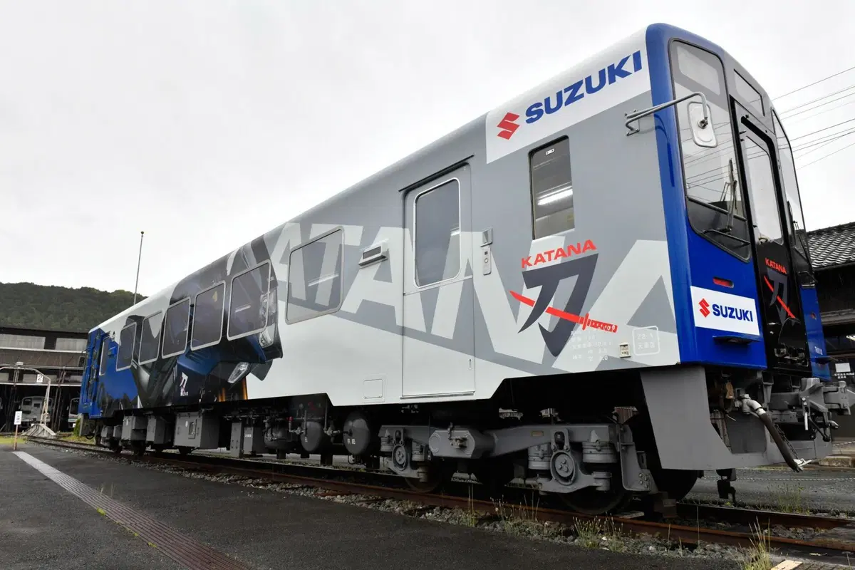 Il treno Suzuki Katana in versione m.y. 2022 (2)