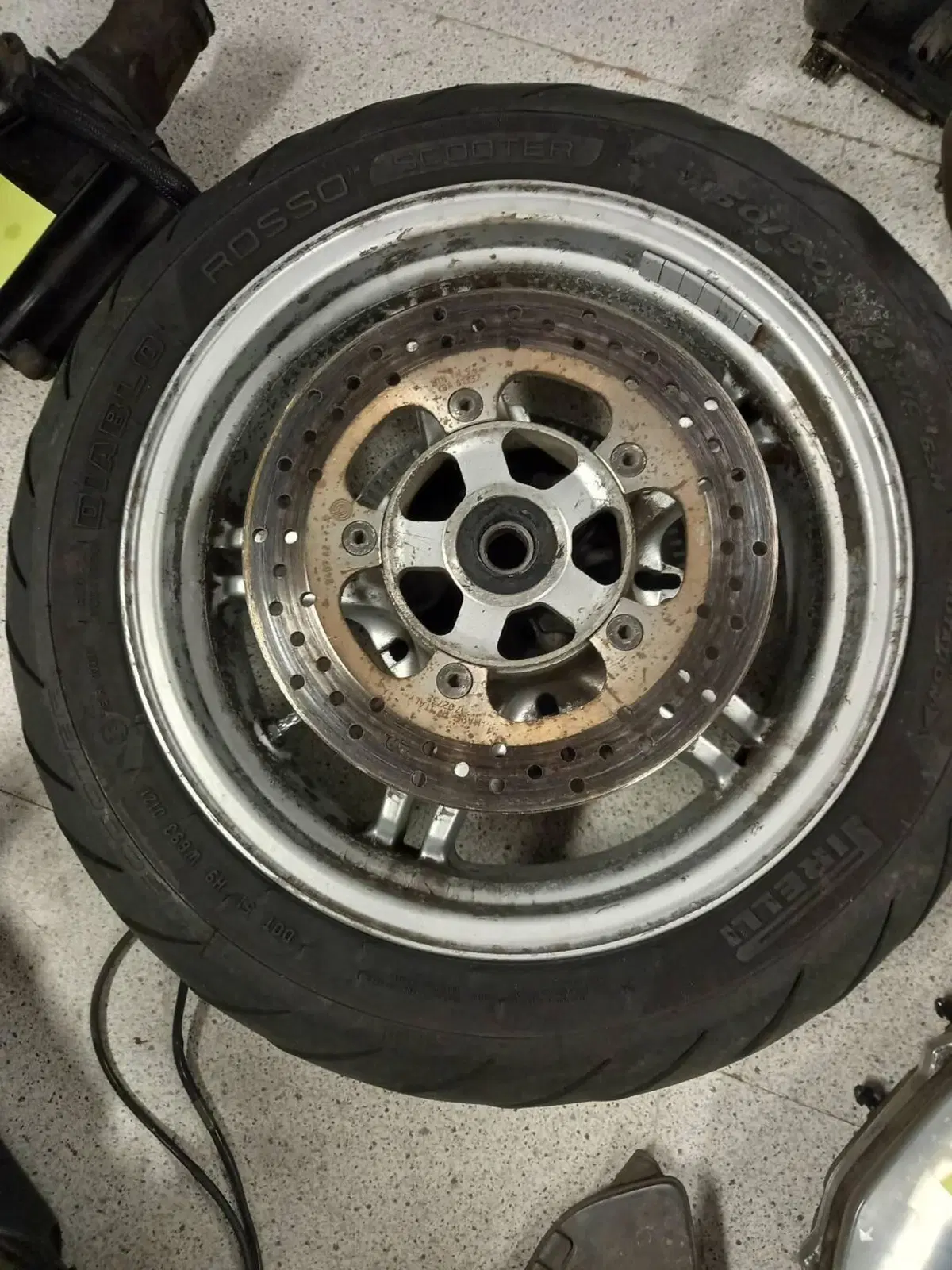 Cerchio posteriore completo disco mozzo gomma Burg Suzuki