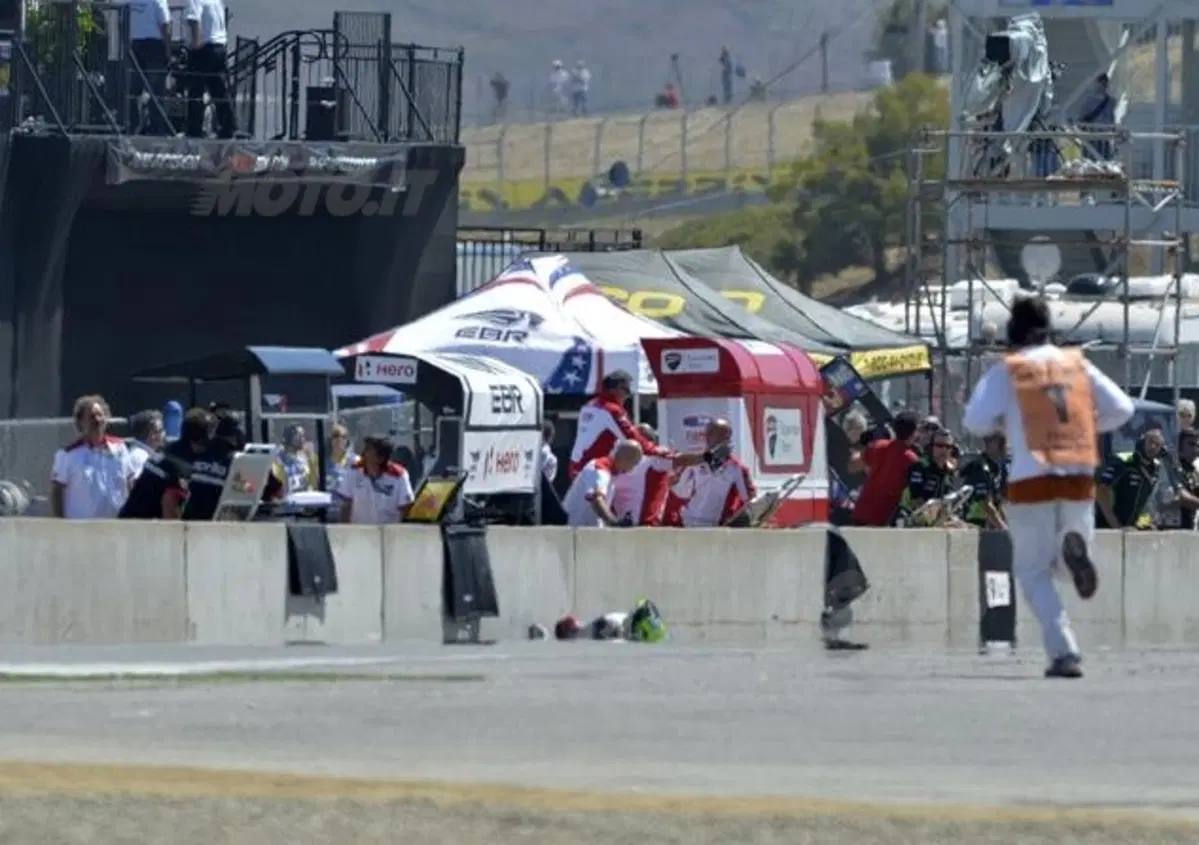SBK. Sylvain Barrier: "Iddon mi ha urtato e sono caduto"