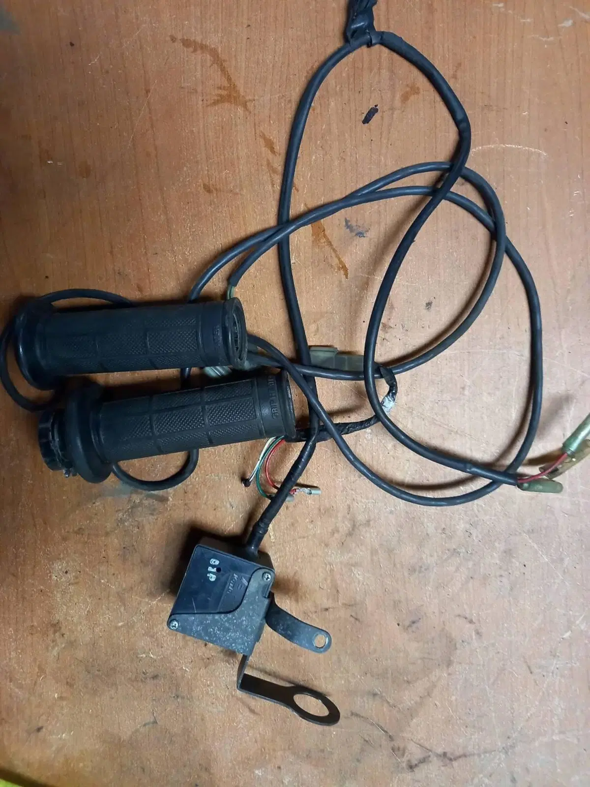 Coppia manopolae riscaldate Burgman 650 2006 2011 Suzuki (3)