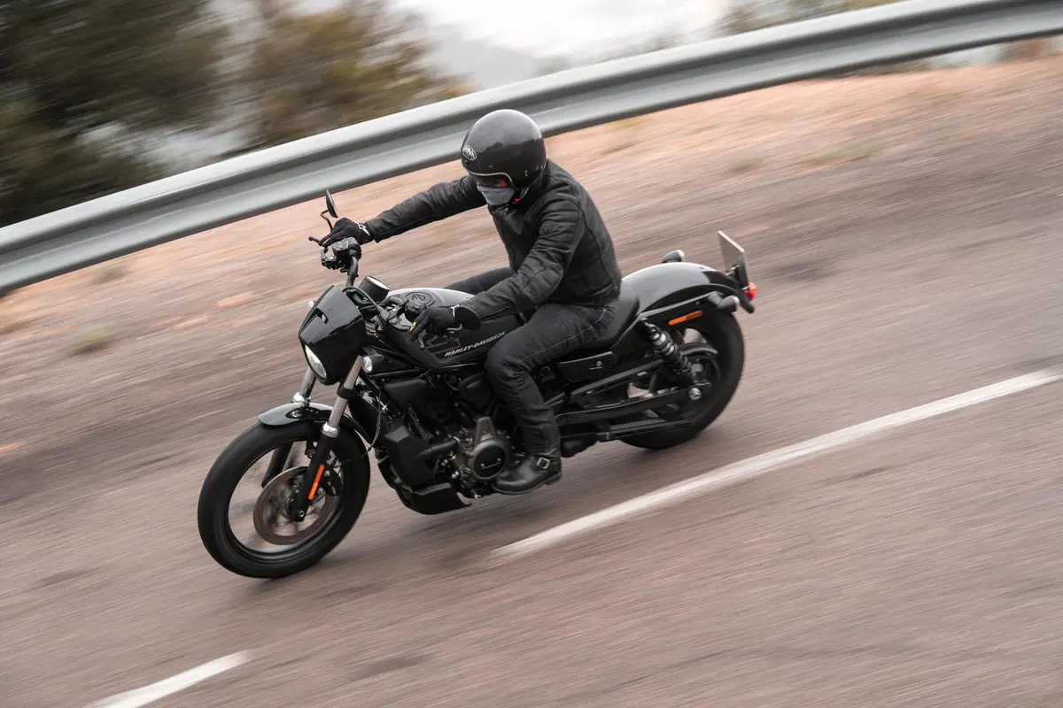 Harley-Davidson Low Rider ST e Nighster, sportività in chiave USA (3)
