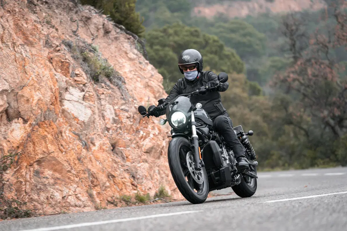 Harley-Davidson Low Rider ST e Nighster, sportività in chiave USA (4)