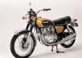 La CB 500 Four del 1971. Il suo 4 cilindri si prestava bene a essere elaborato per le "derivate" 