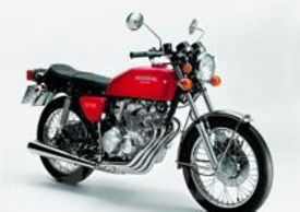 La 350 è stata sostituita nel 1974 dalla più sportiva CB 400 Four, con scarico 4-in-1, cambio a 6 marce e prestazioni sensibilmente più elevate
