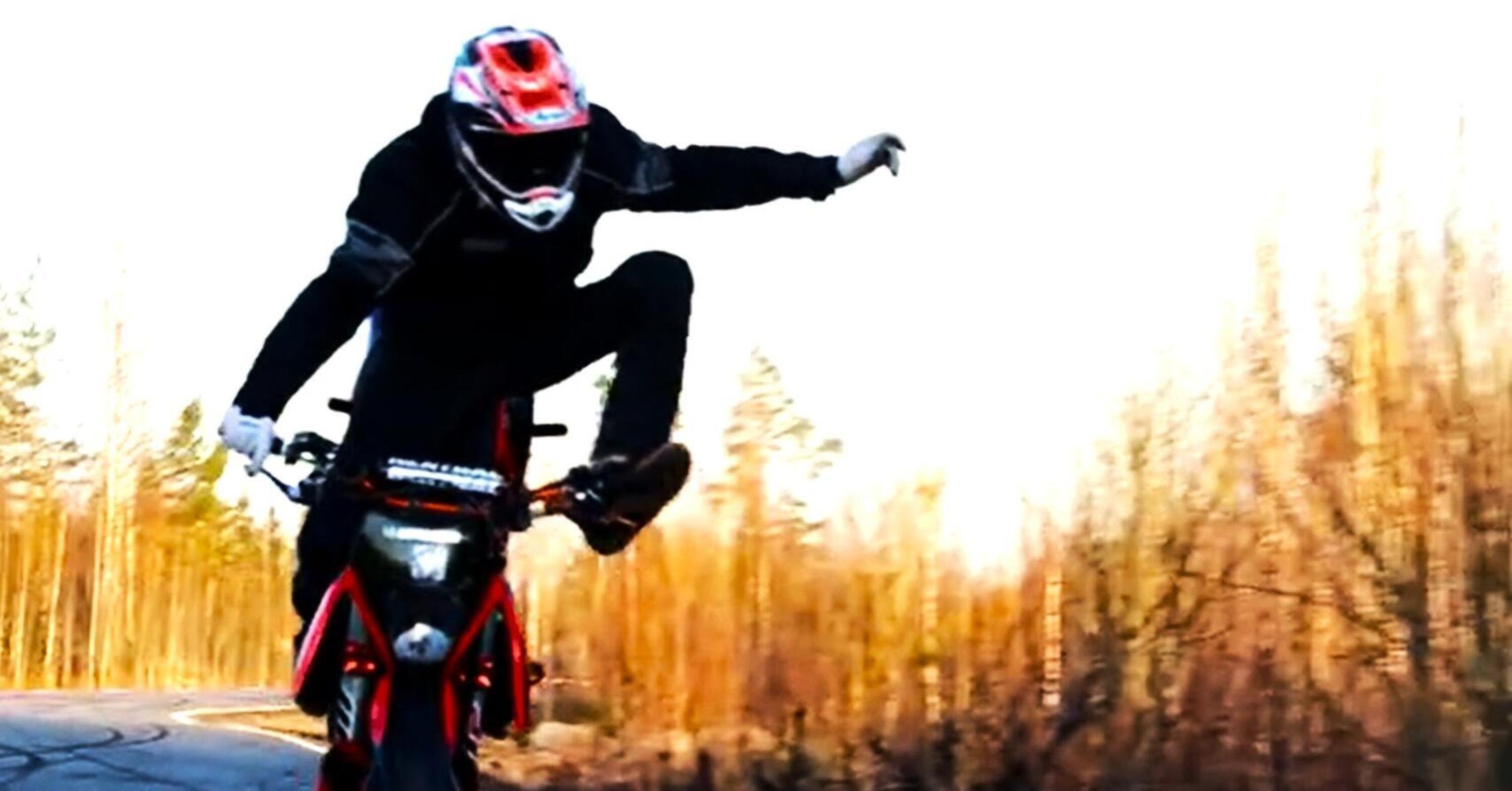 Ha iniziato ad andare in moto a 2 anni, questo finlandese fa dei numeri incredibili! [VIDEO VIRALE]