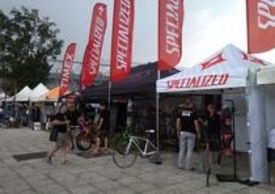 Una parte del villaggio dedicata alle bici Specialized
